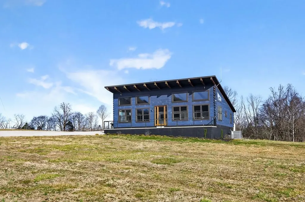 1405 Cane Creek Cummingsville Road Sparta TN 38583