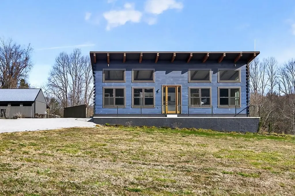 1405 Cane Creek Cummingsville Road Sparta TN 38583