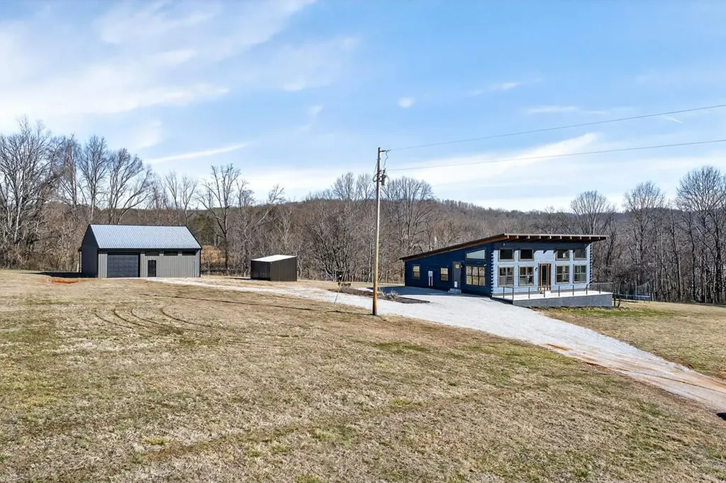 1405 Cane Creek Cummingsville Road Sparta TN 38583