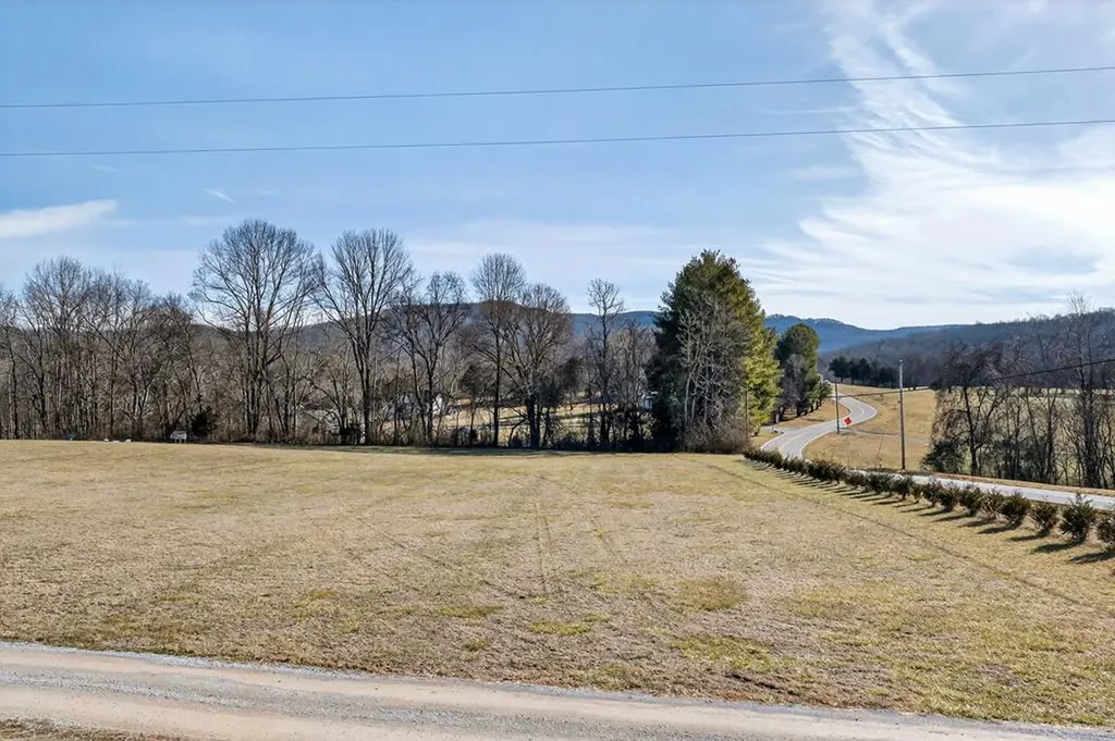 1405 Cane Creek Cummingsville Road Sparta TN 38583