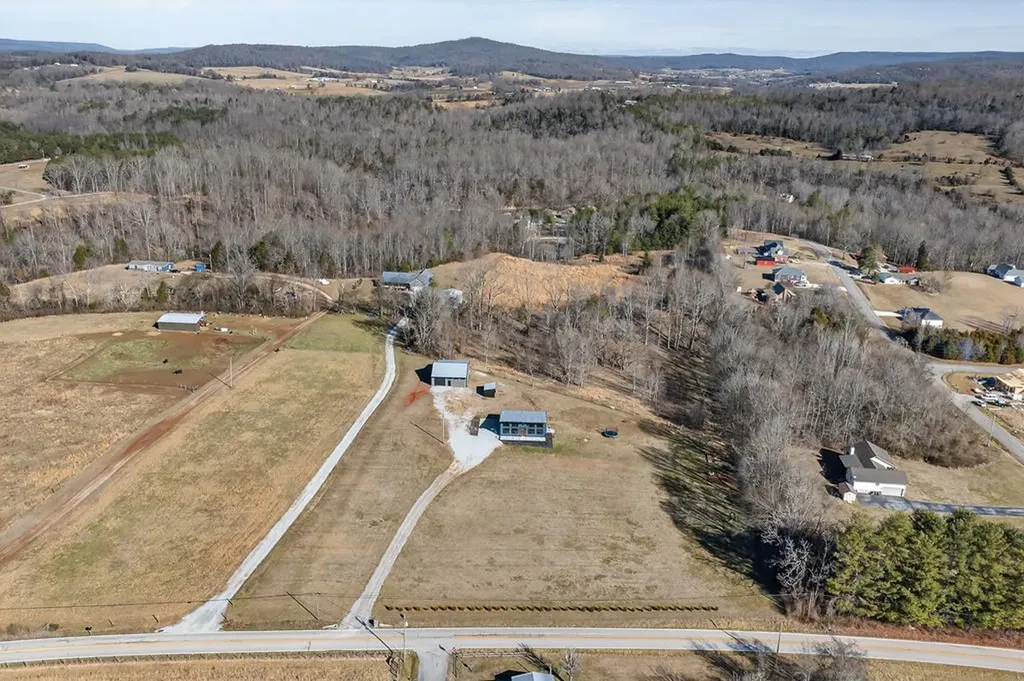 1405 Cane Creek Cummingsville Road Sparta TN 38583