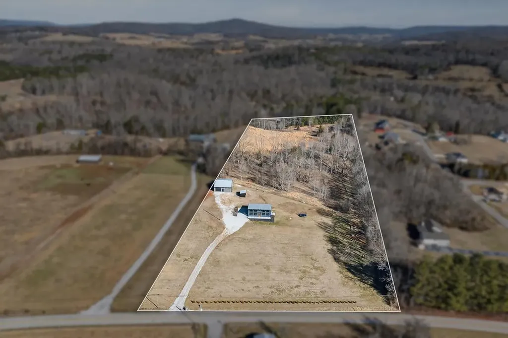 1405 Cane Creek Cummingsville Road Sparta TN 38583