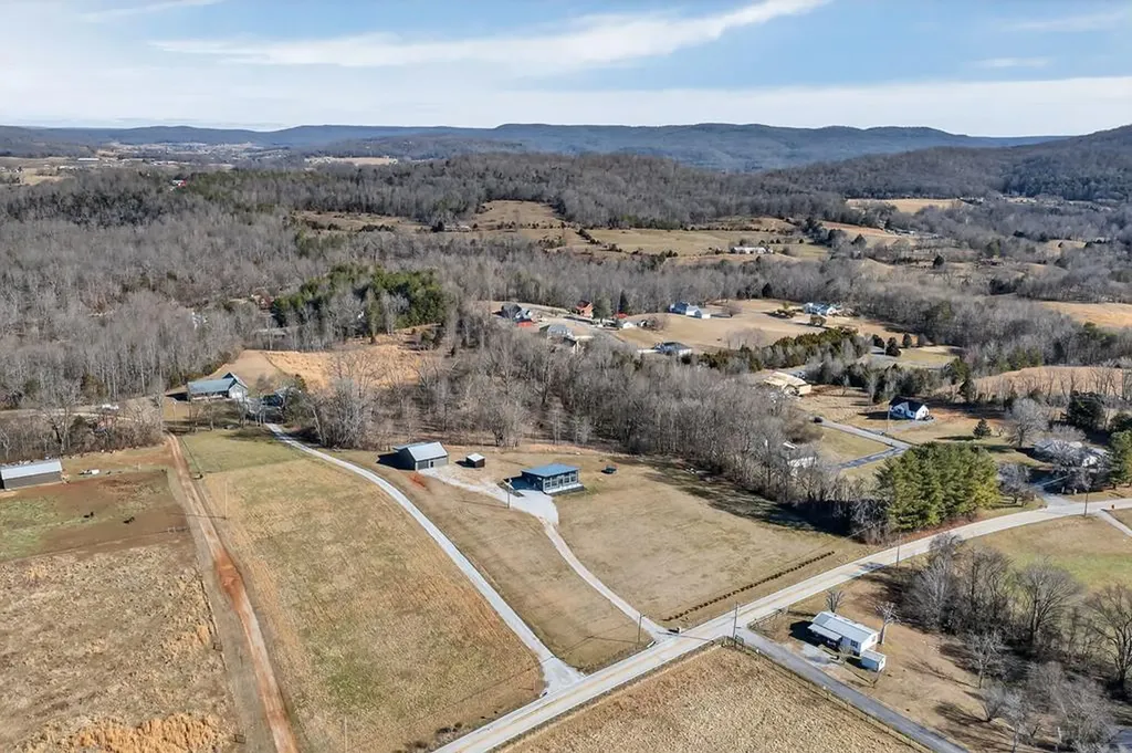 1405 Cane Creek Cummingsville Road Sparta TN 38583