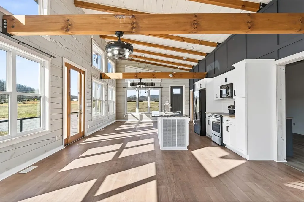 1405 Cane Creek Cummingsville Road Sparta TN 38583