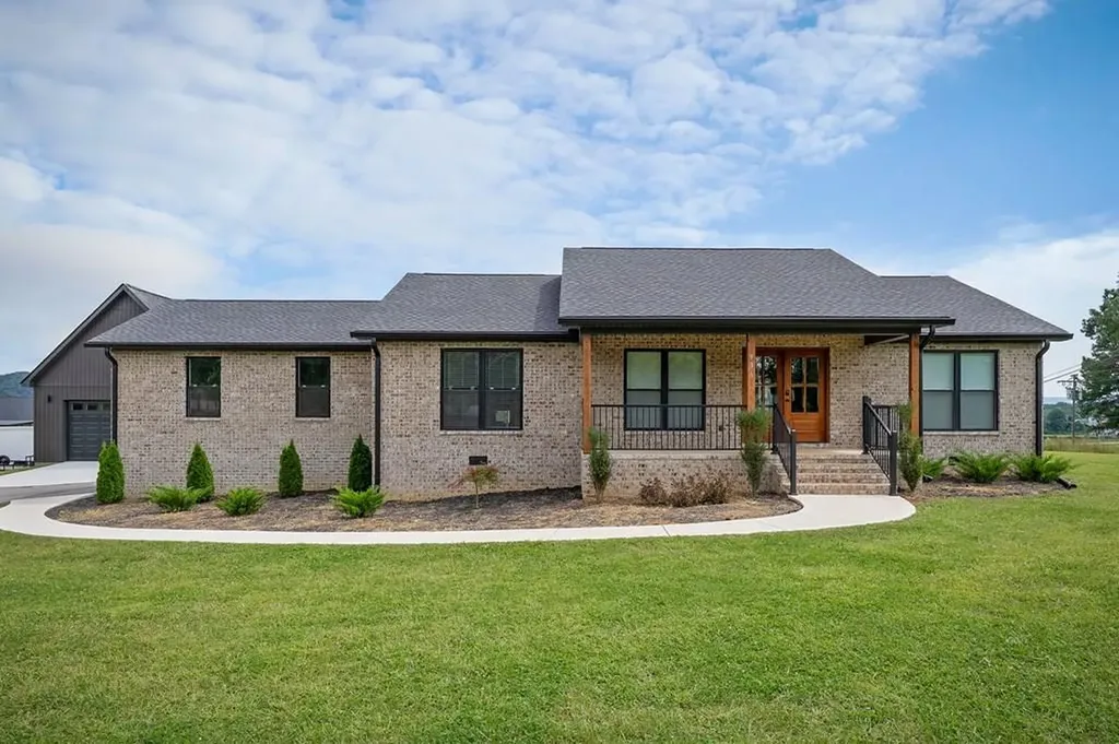 936 North Spring Street Sparta TN 38583