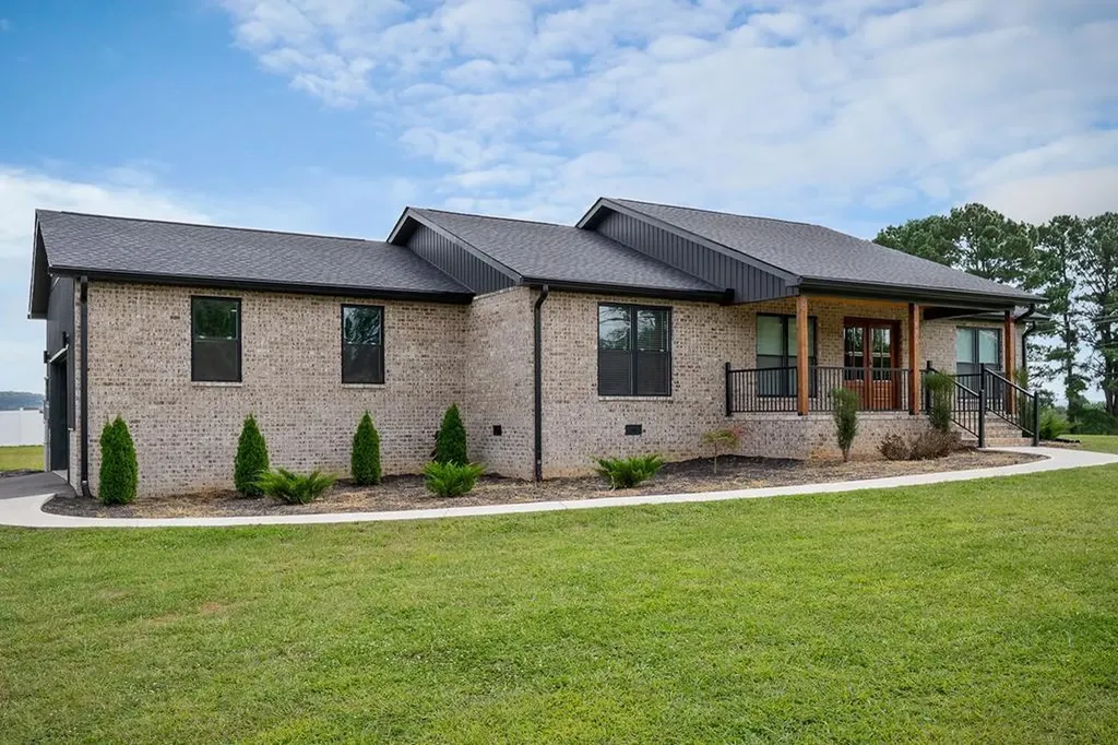 936 North Spring Street Sparta TN 38583