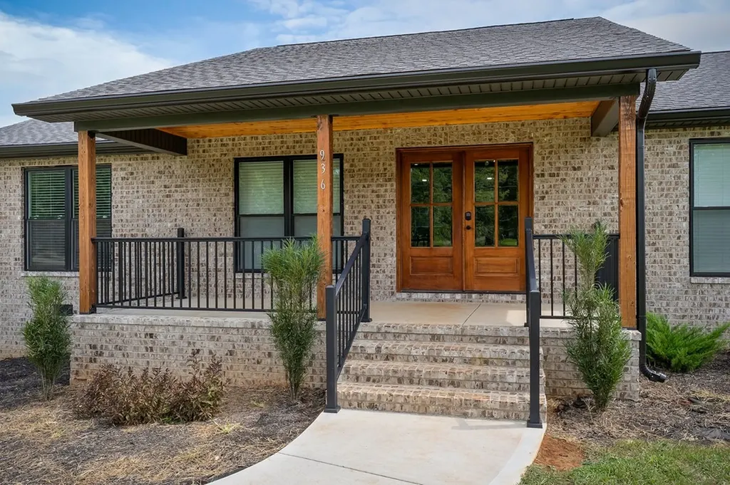 936 North Spring Street Sparta TN 38583