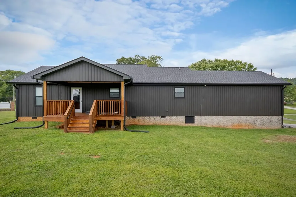 936 North Spring Street Sparta TN 38583