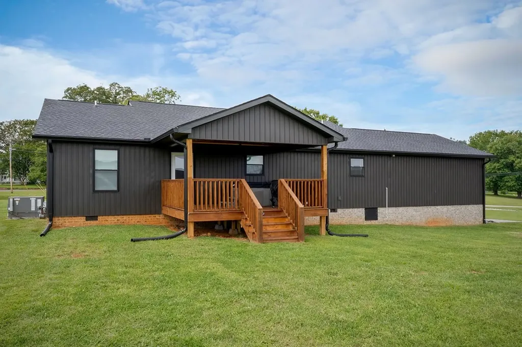 936 North Spring Street Sparta TN 38583