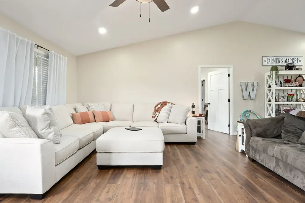 936 North Spring Street Sparta TN 38583