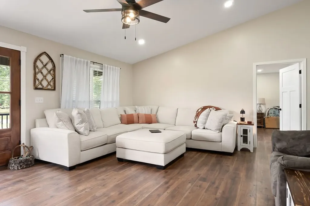 936 North Spring Street Sparta TN 38583