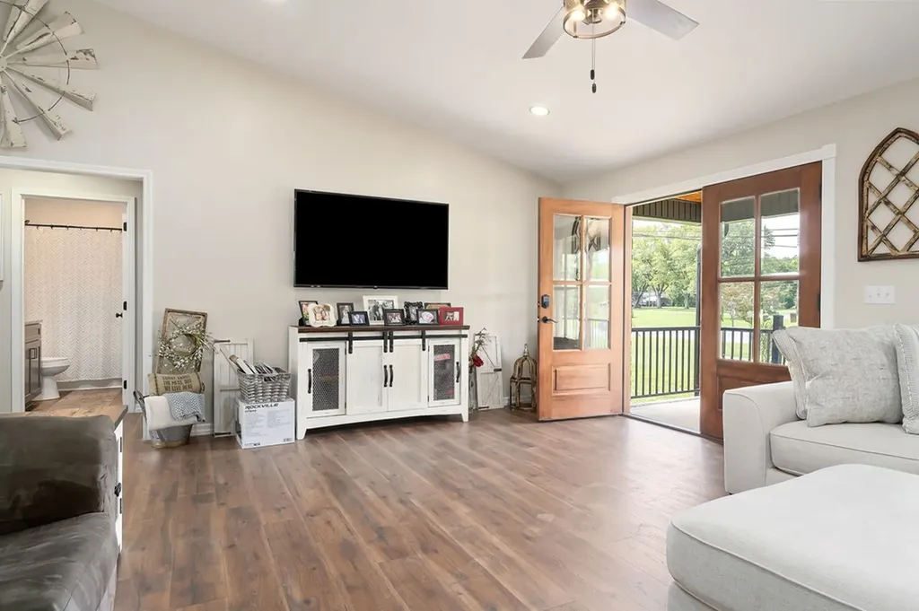 936 North Spring Street Sparta TN 38583