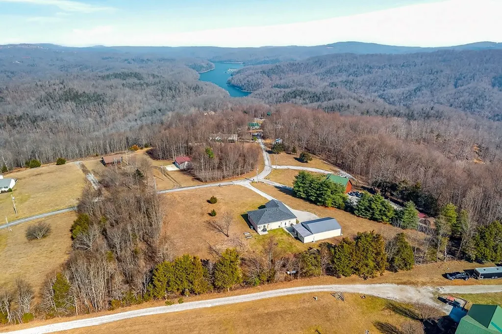 170 Hidden Cove Lane Allons TN 38541