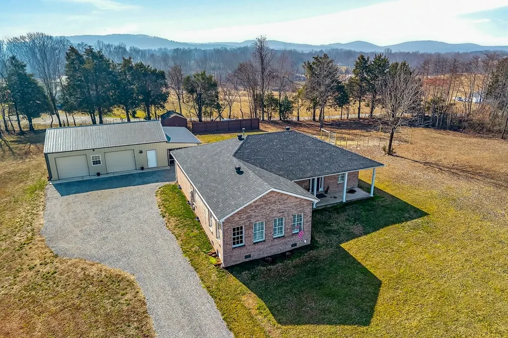 170 Hidden Cove Lane Allons TN 38541