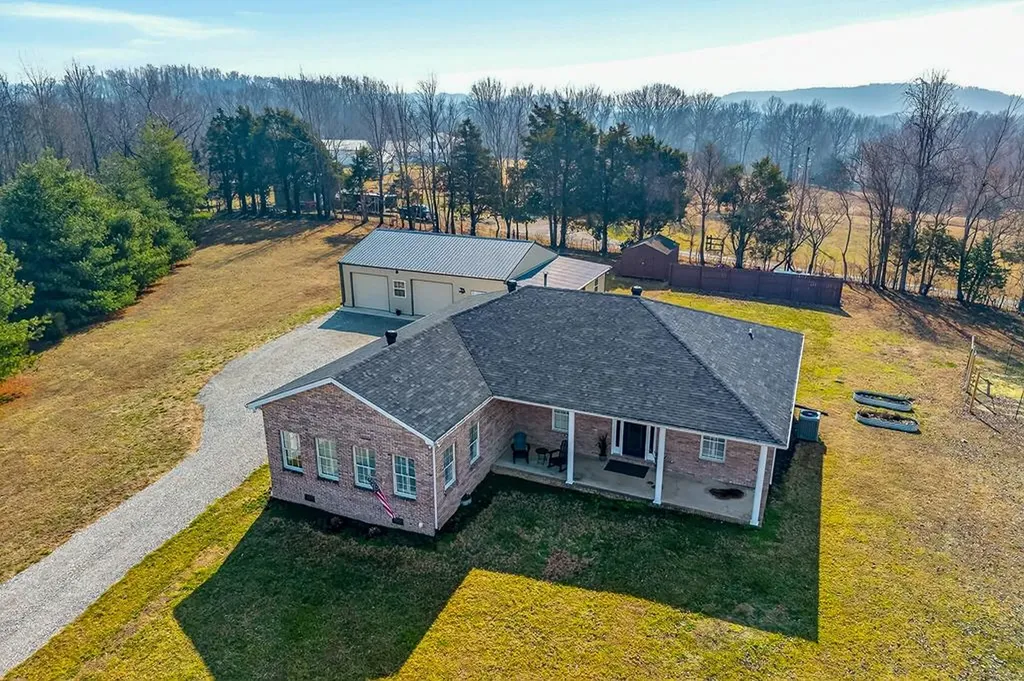 170 Hidden Cove Lane Allons TN 38541