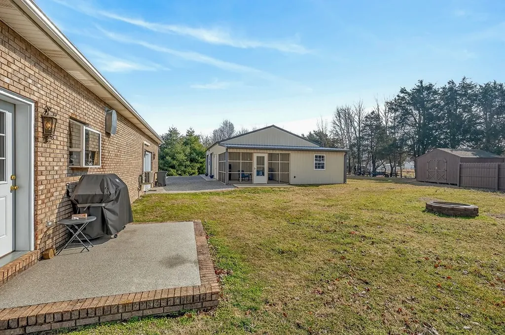 170 Hidden Cove Lane Allons TN 38541