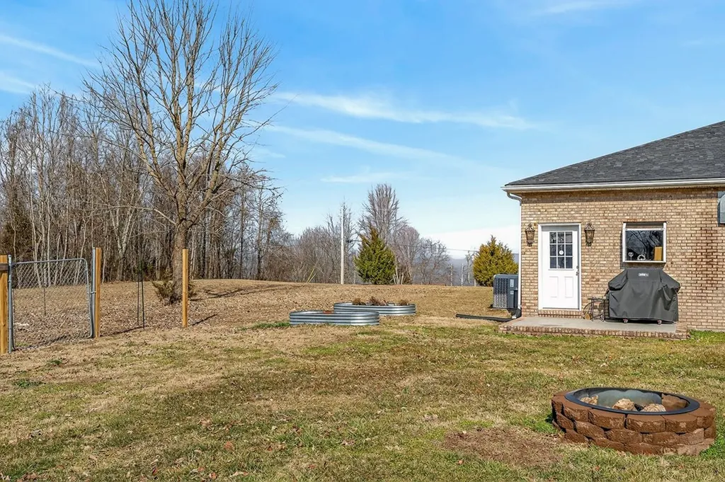 170 Hidden Cove Lane Allons TN 38541