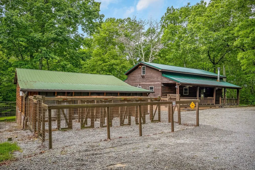 1263 Ridge Road W Crossville TN 38572