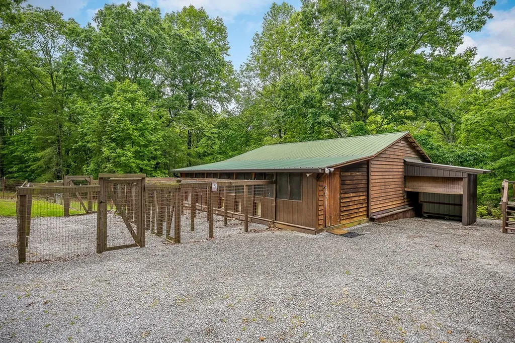 1263 Ridge Road W Crossville TN 38572