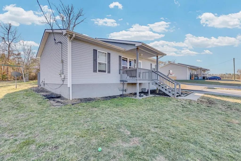 42 E Fuller Crossville TN 38555