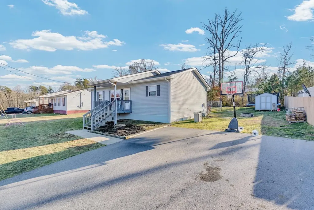 42 E Fuller Crossville TN 38555