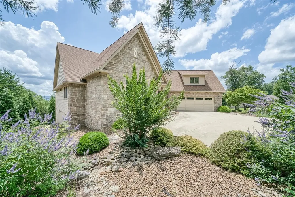 61 Bluff View Court Crossville TN 38558