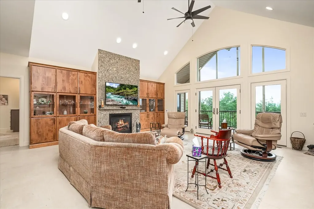 61 Bluff View Court Crossville TN 38558