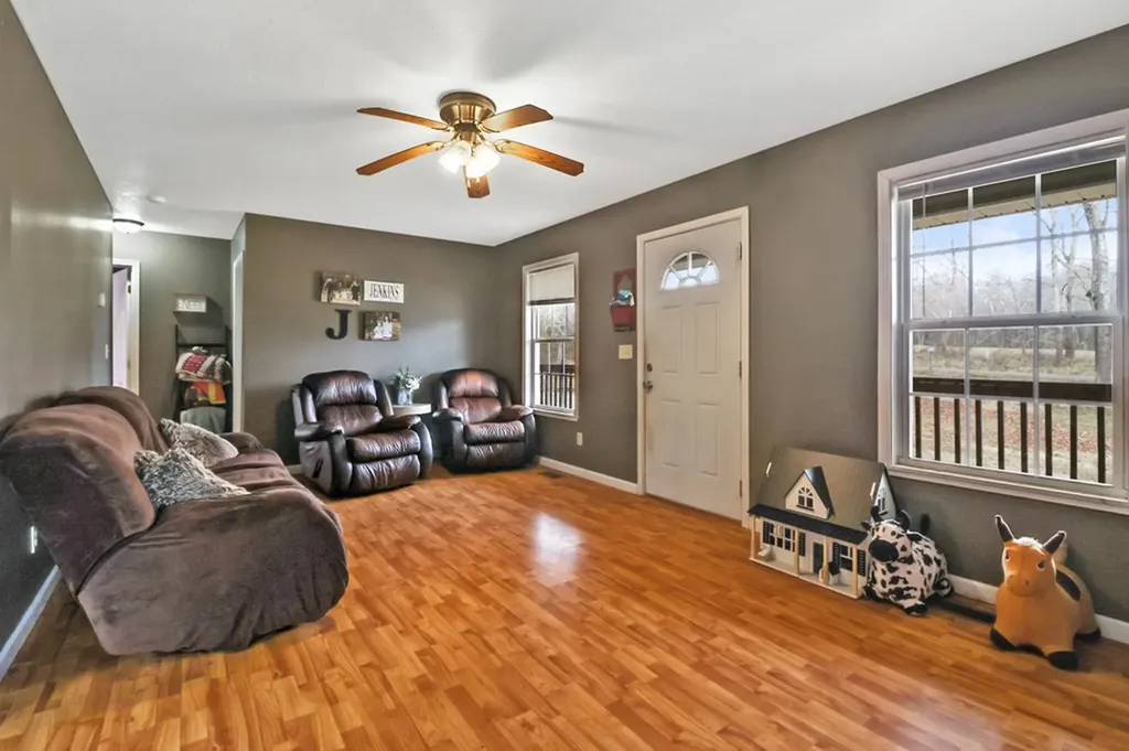 660 E Rocky Quarry Road Clarkrange TN 38553