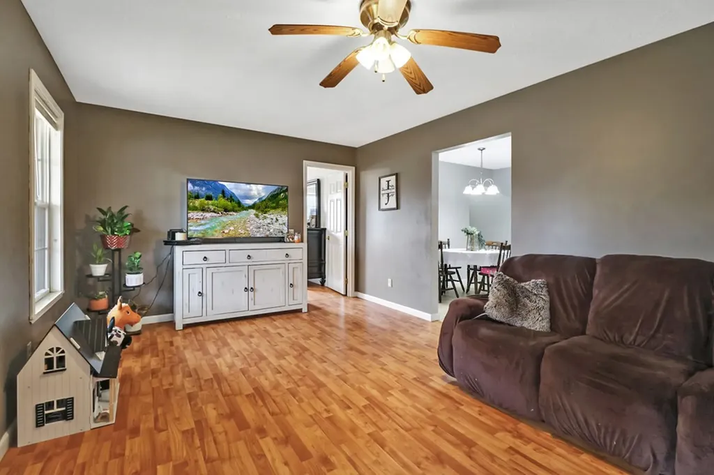 660 E Rocky Quarry Road Clarkrange TN 38553