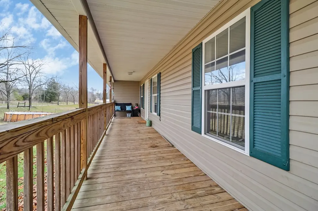 660 E Rocky Quarry Road Clarkrange TN 38553