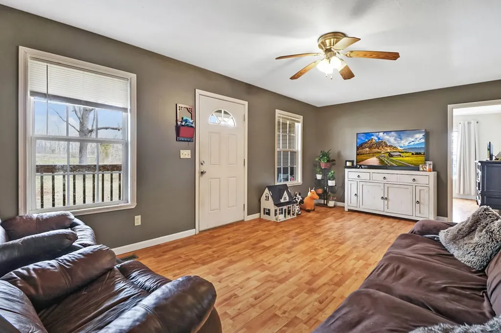 660 E Rocky Quarry Road Clarkrange TN 38553