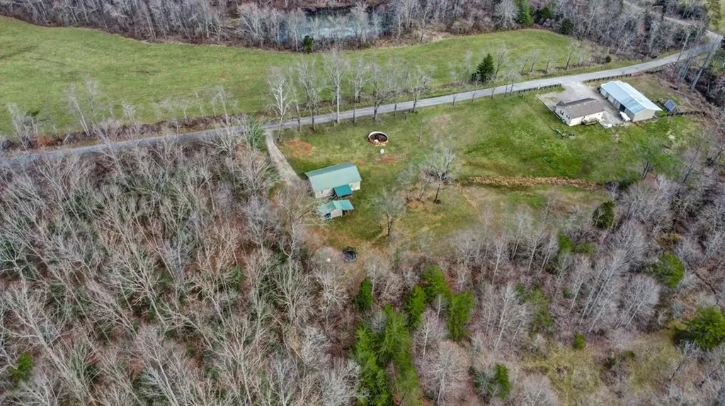 660 E Rocky Quarry Road Clarkrange TN 38553