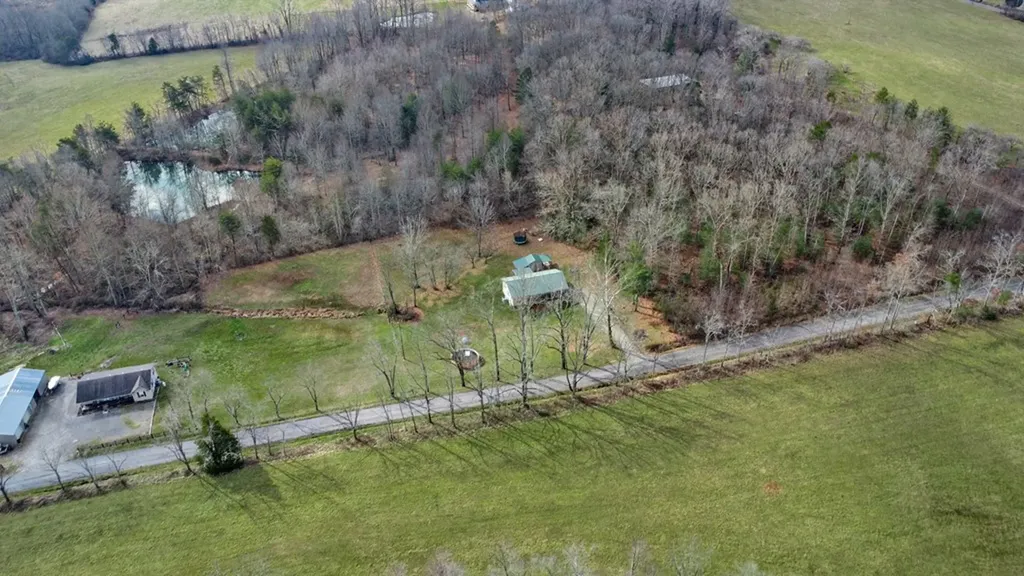 660 E Rocky Quarry Road Clarkrange TN 38553