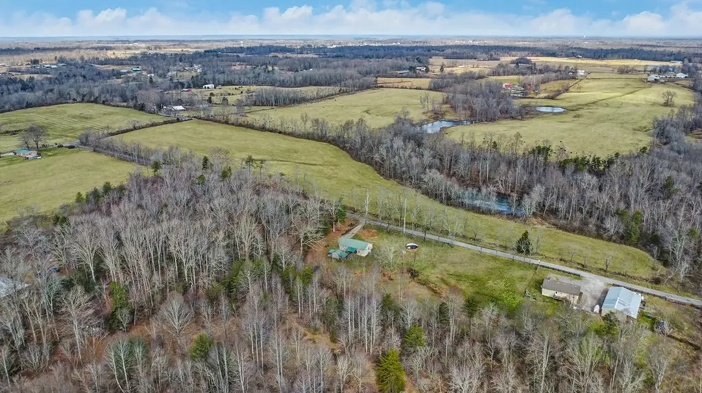 660 E Rocky Quarry Road Clarkrange TN 38553