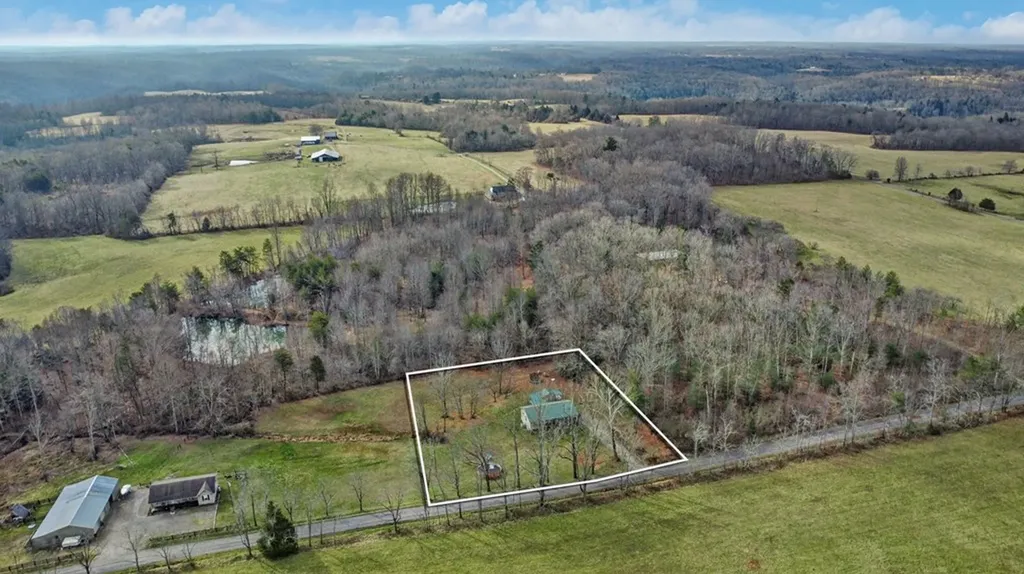 660 E Rocky Quarry Road Clarkrange TN 38553