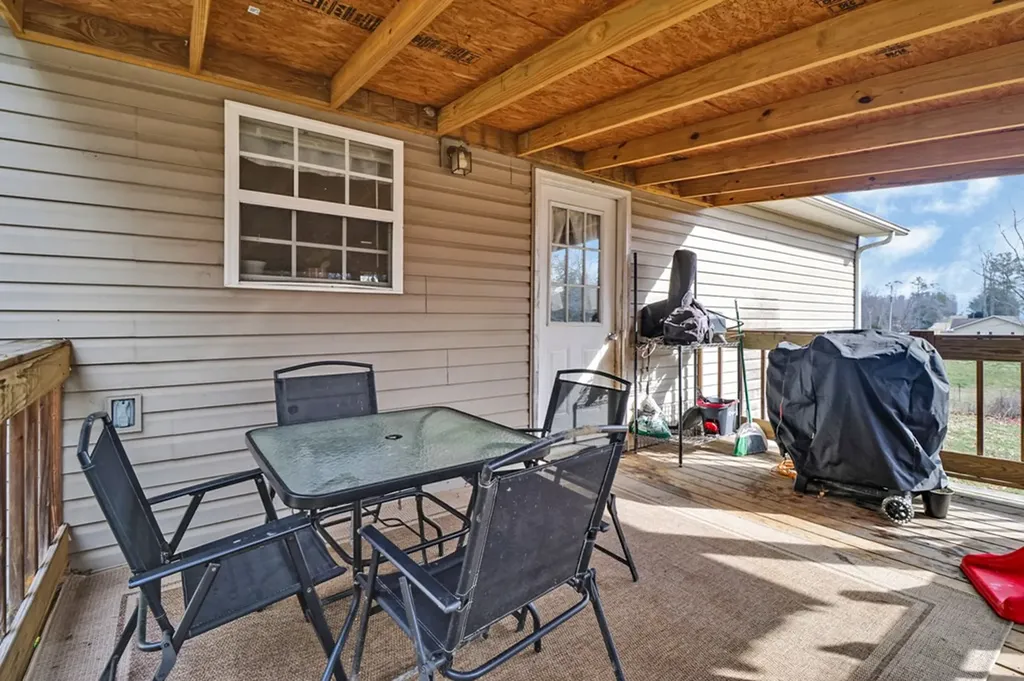 660 E Rocky Quarry Road Clarkrange TN 38553