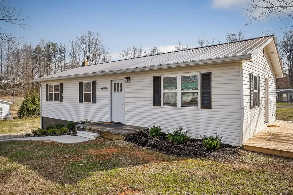 1008 Asberry Drive Byrdstown TN 38549