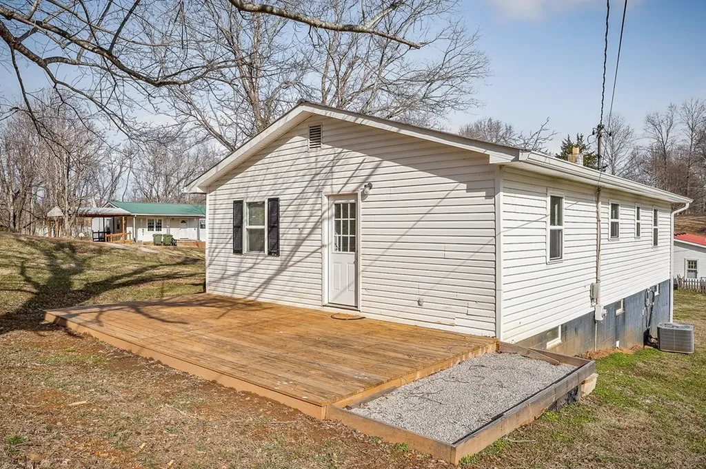 1008 Asberry Drive Byrdstown TN 38549