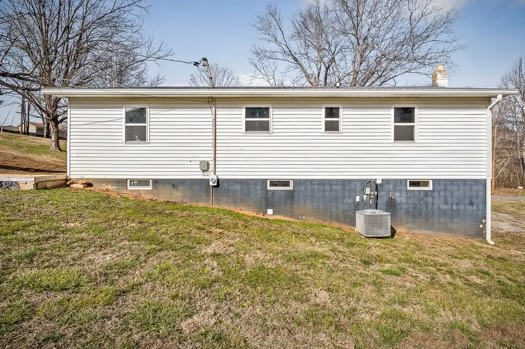 1008 Asberry Drive Byrdstown TN 38549