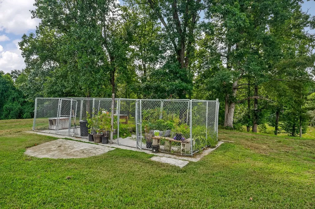 227 Bar Road Baxter TN 38544