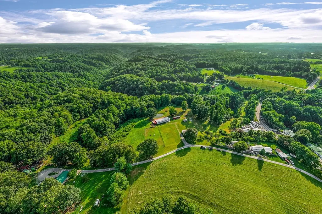 227 Bar Road Baxter TN 38544