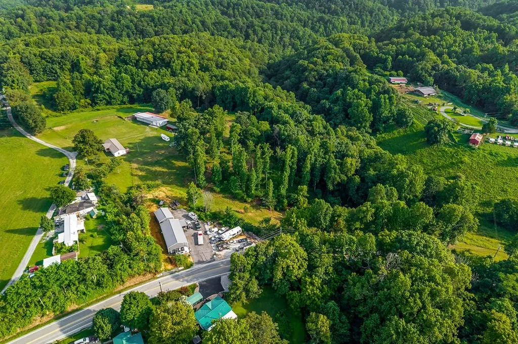 227 Bar Road Baxter TN 38544