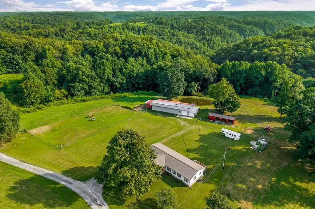 227 Bar Road Baxter TN 38544