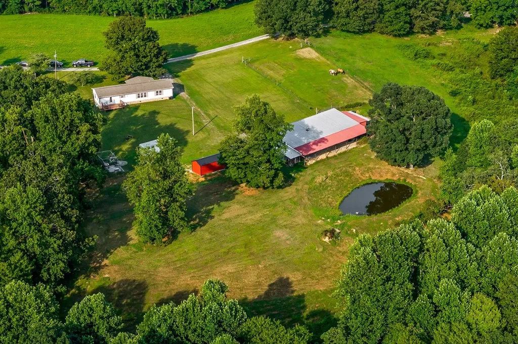 227 Bar Road Baxter TN 38544