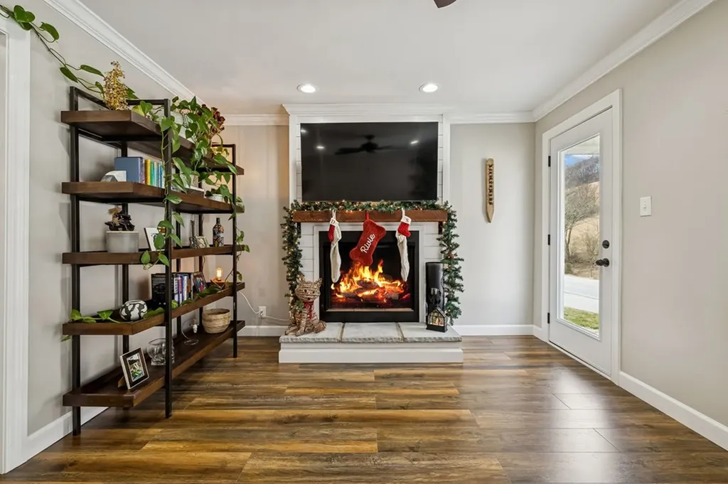 121 Stonewall Highway Carthage TN 37030