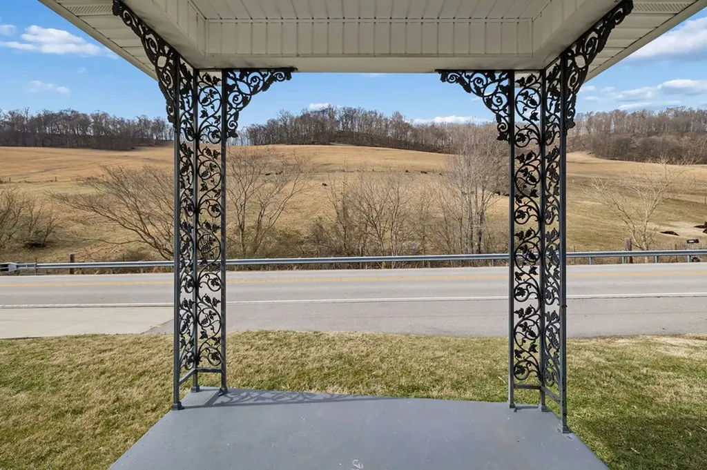 121 Stonewall Highway Carthage TN 37030