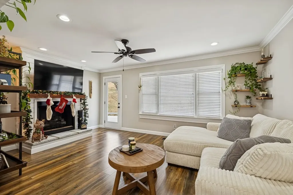 121 Stonewall Highway Carthage TN 37030