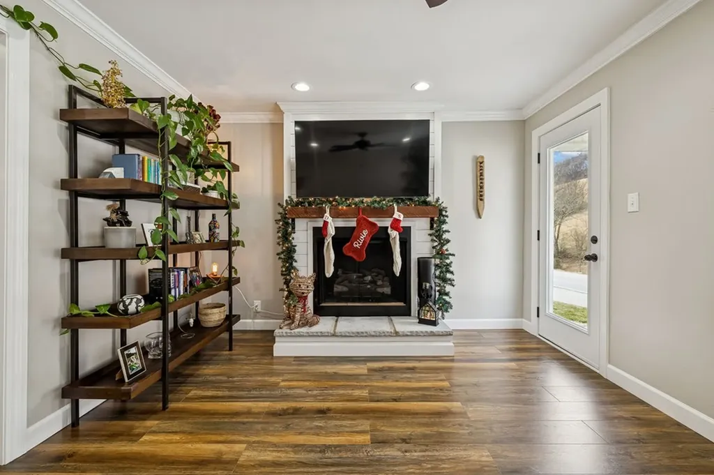 121 Stonewall Highway Carthage TN 37030