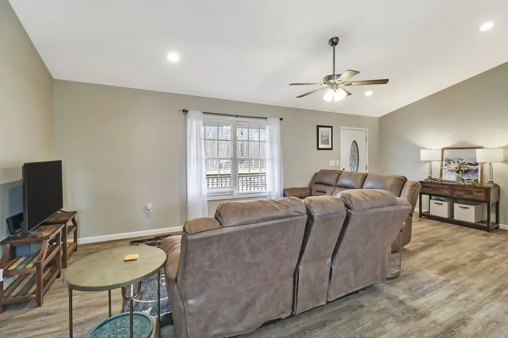 414 St Anthony Drive Jamestown TN 38556