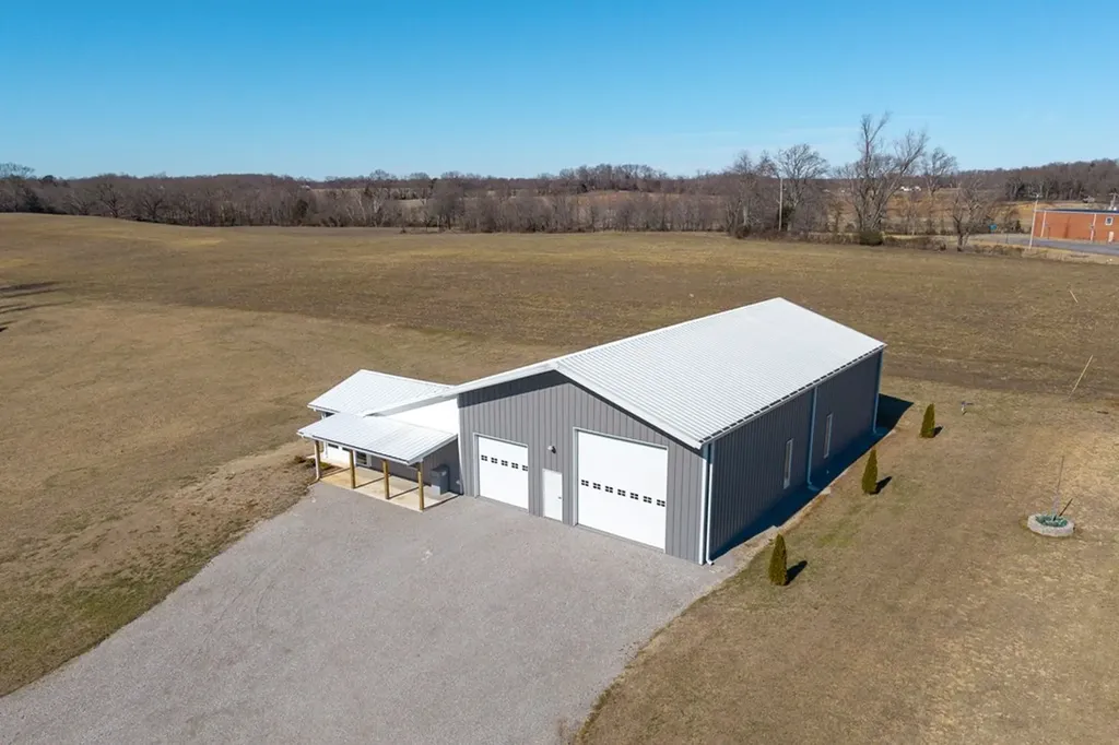 14630 Old Kentucky Road Walling TN 38587